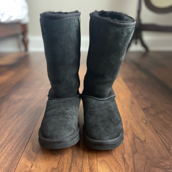 UGG NEW Women’s Black Classic Tall II Boot size US 7 - Picture 2 of 8